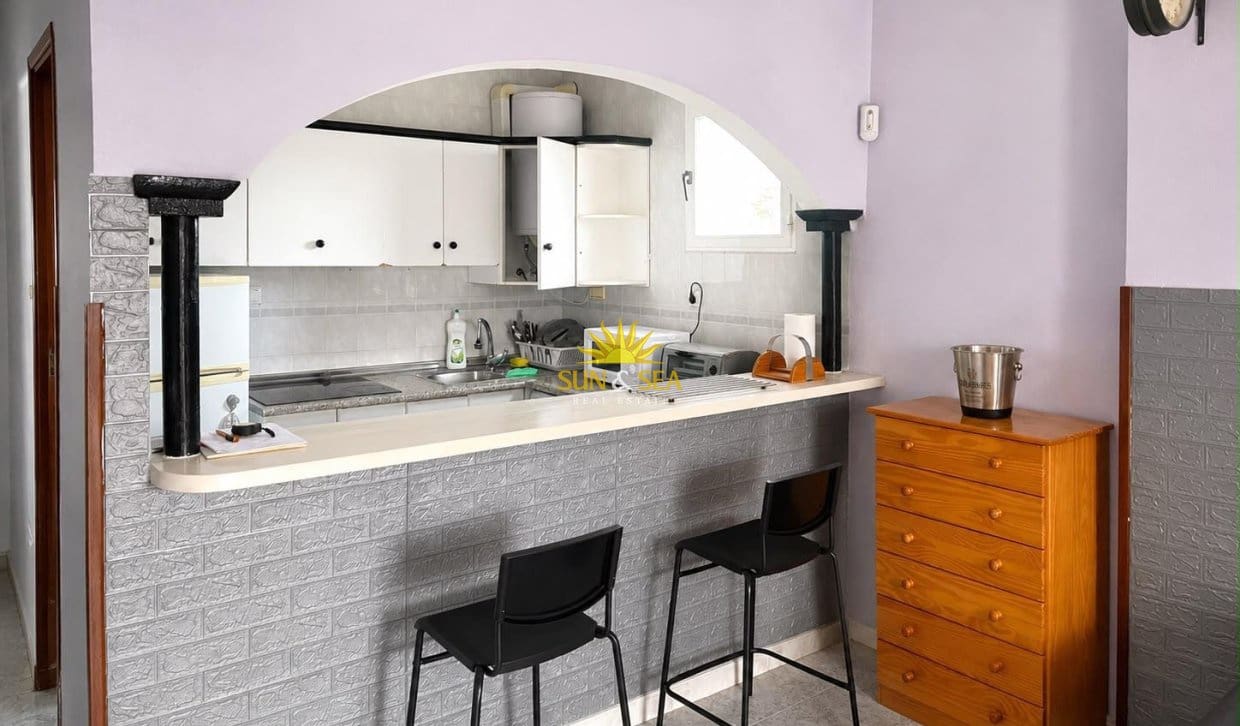 1 makuuhuone Huoneisto lomavuokrausta paikassa Torrevieja mukana uima-altaan - 650 € (Ref: 9956225)