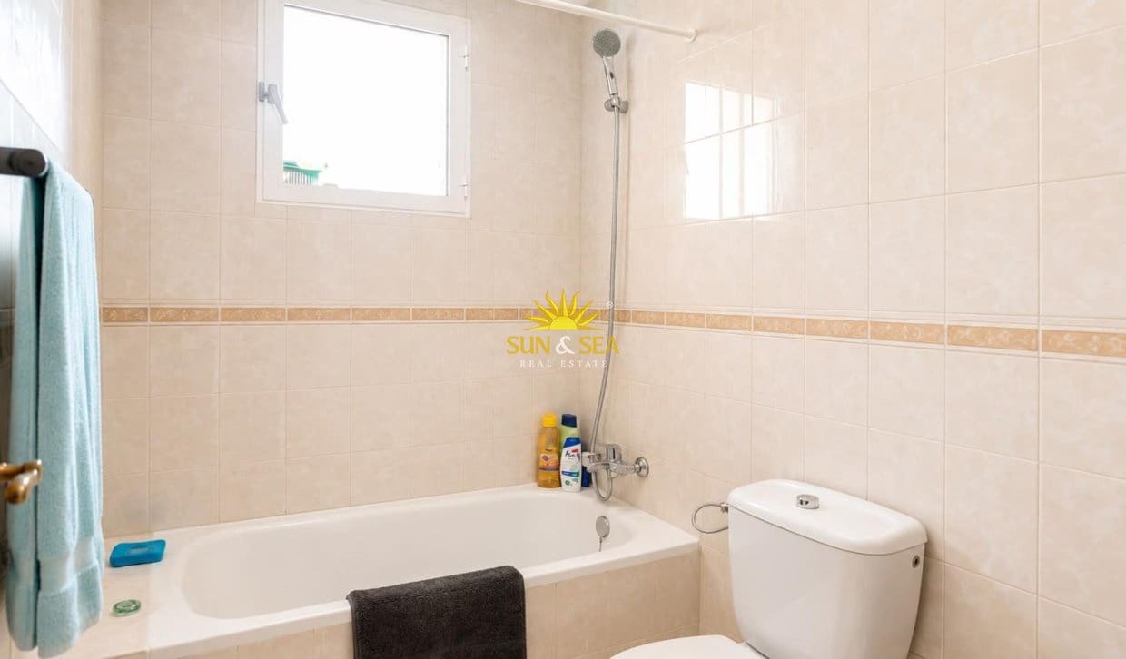 1 makuuhuone Huoneisto lomavuokrausta paikassa Torrevieja mukana uima-altaan - 650 € (Ref: 9956225)