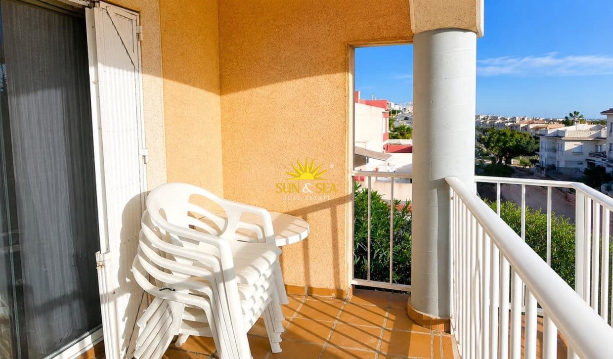 1 makuuhuone Huoneisto lomavuokrausta paikassa Torrevieja mukana uima-altaan - 650 € (Ref: 9956225)