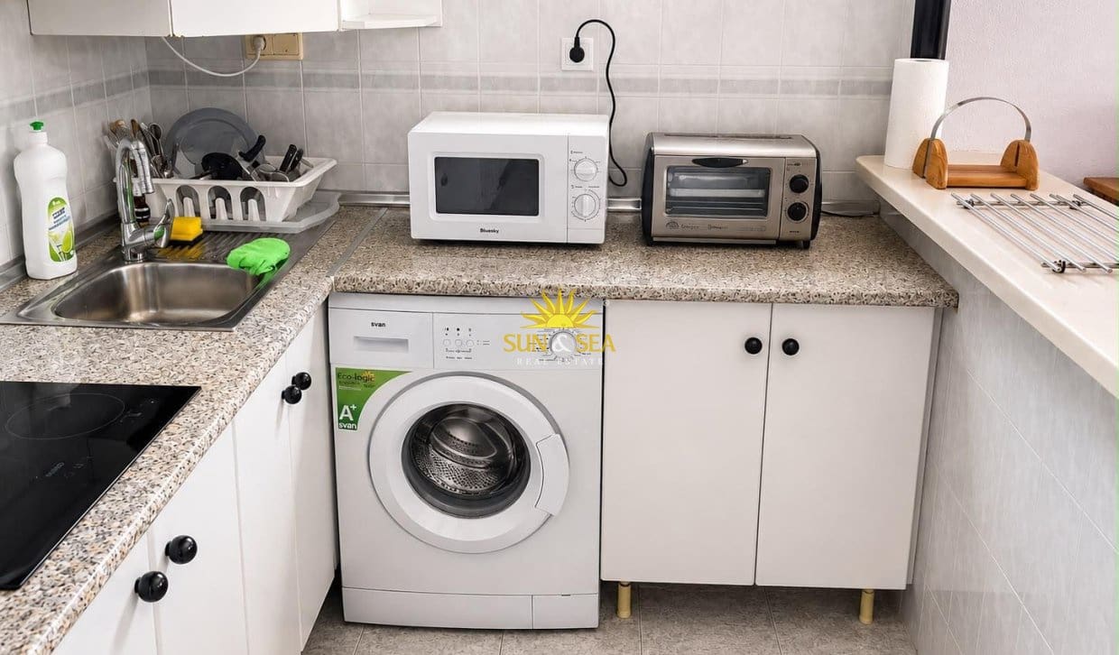 1 makuuhuone Huoneisto lomavuokrausta paikassa Torrevieja mukana uima-altaan - 650 € (Ref: 9956225)