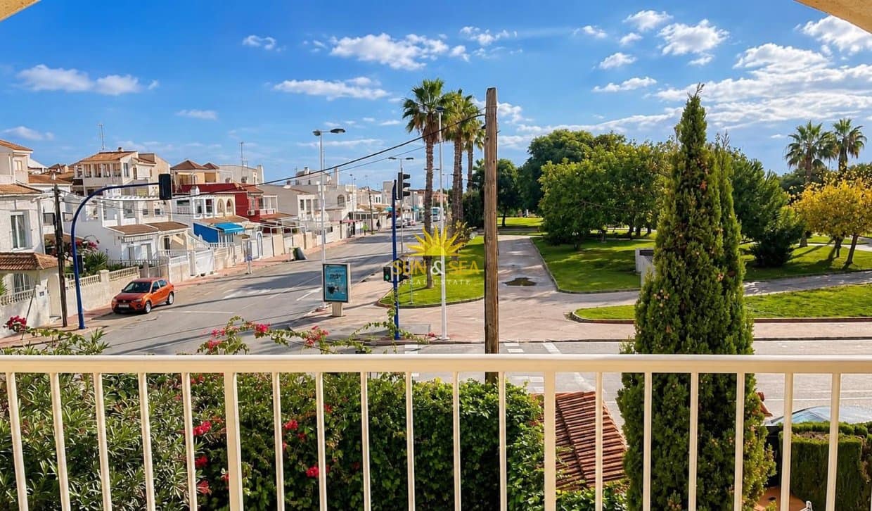 1 makuuhuone Huoneisto lomavuokrausta paikassa Torrevieja mukana uima-altaan - 650 € (Ref: 9956225)
