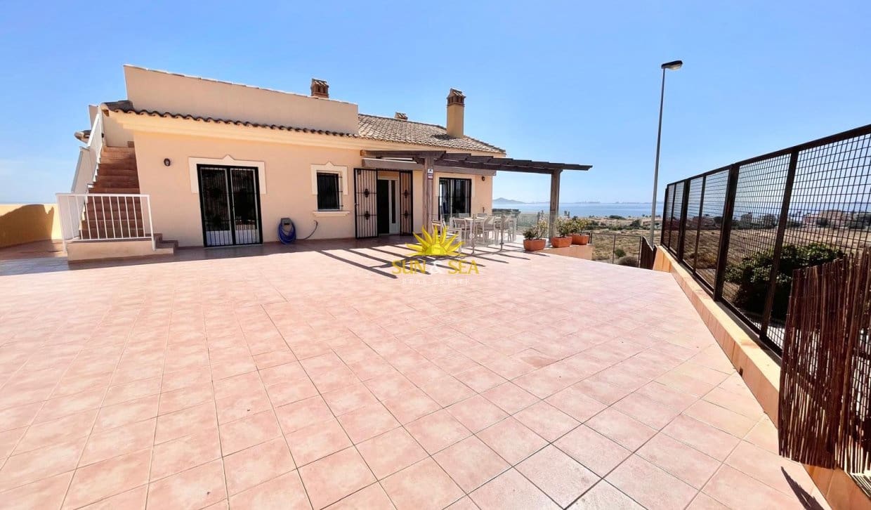3 bedroom Villa for rent in El Carmoli with pool garage - € 2,300 (Ref: 9958290)