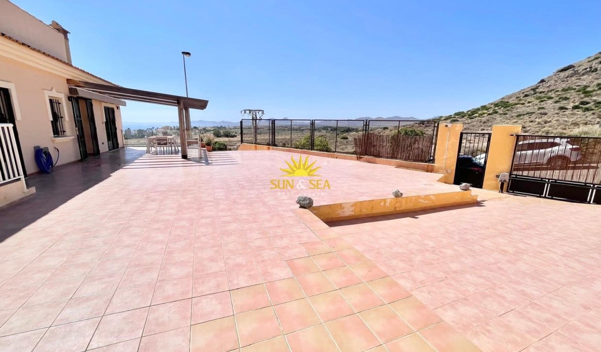 3 bedroom Villa for rent in El Carmoli with pool garage - € 2,300 (Ref: 9958290)