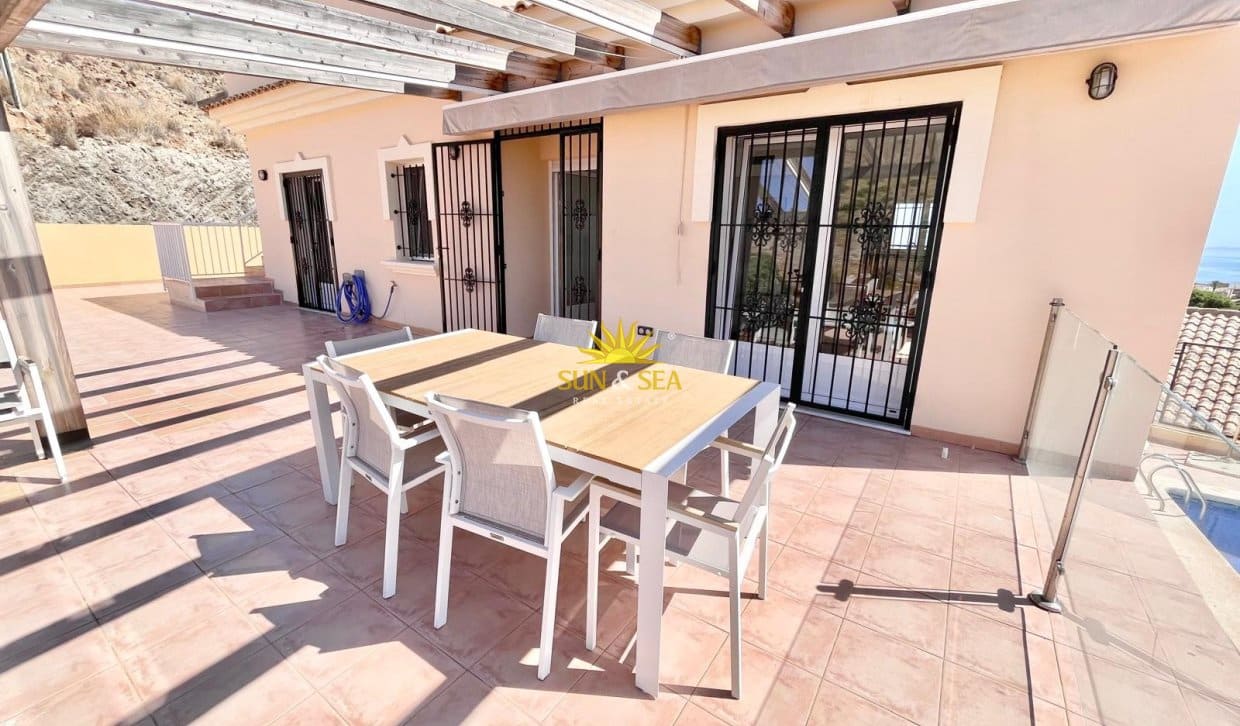 3 bedroom Villa for rent in El Carmoli with pool garage - € 2,300 (Ref: 9958290)