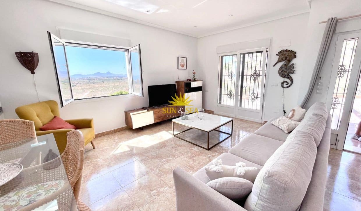 3 bedroom Villa for rent in El Carmoli with pool garage - € 2,300 (Ref: 9958290)