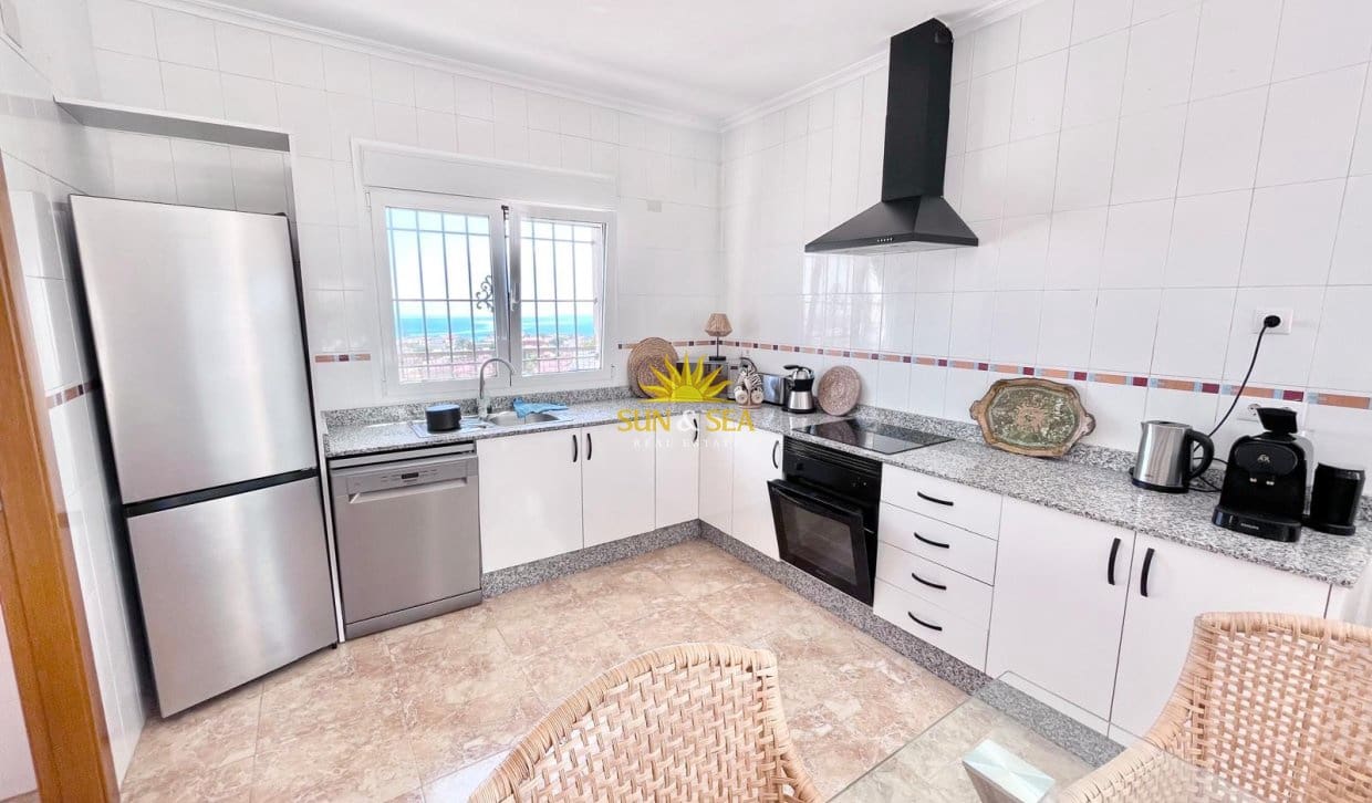 3 bedroom Villa for rent in El Carmoli with pool garage - € 2,300 (Ref: 9958290)