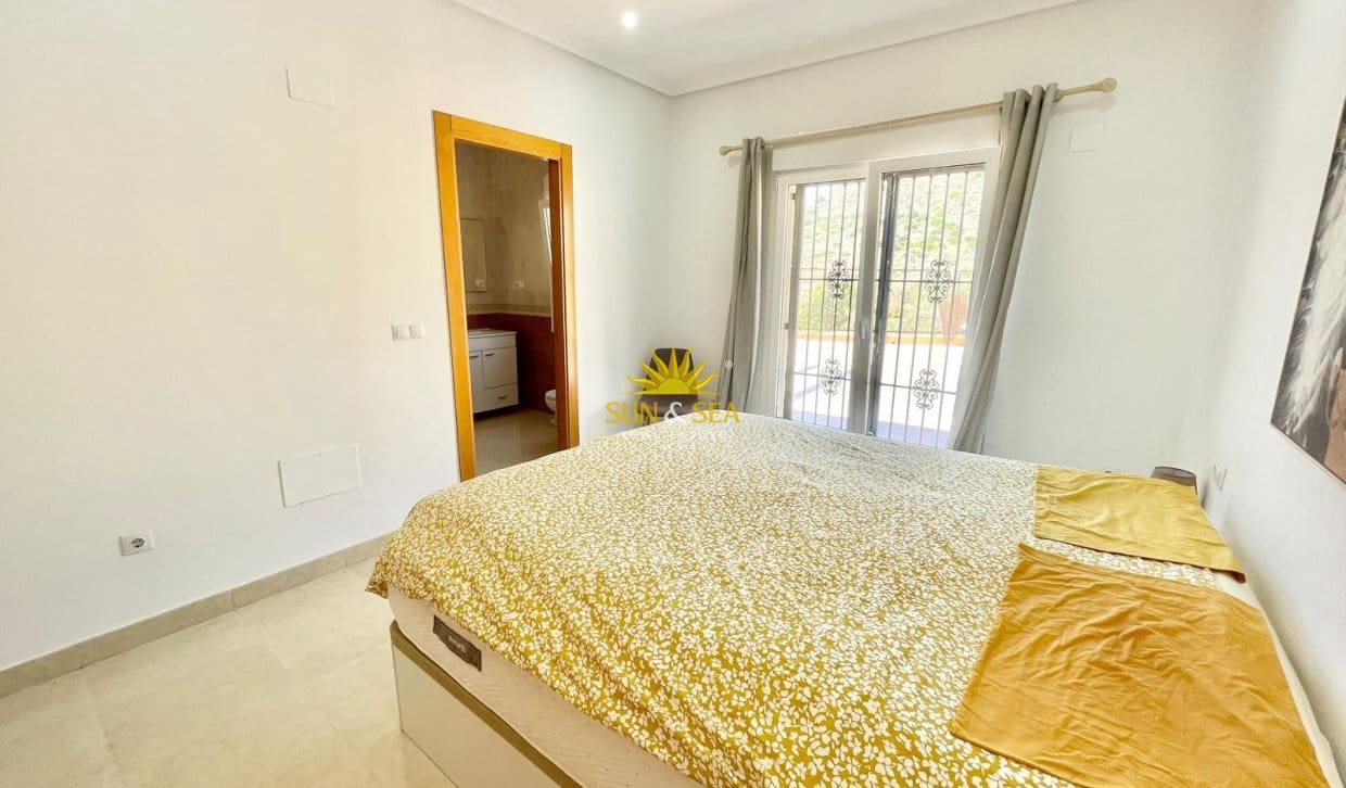 3 bedroom Villa for rent in El Carmoli with pool garage - € 2,300 (Ref: 9958290)
