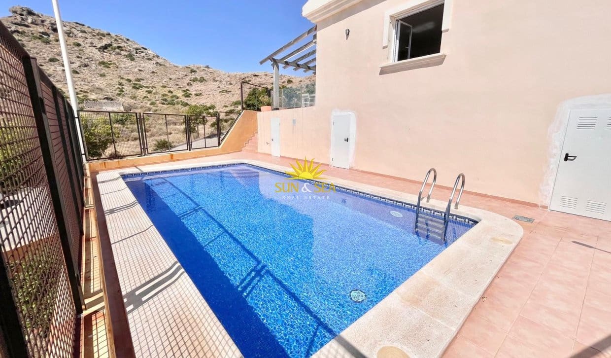 3 bedroom Villa for rent in El Carmoli with pool garage - € 2,300 (Ref: 9958290)