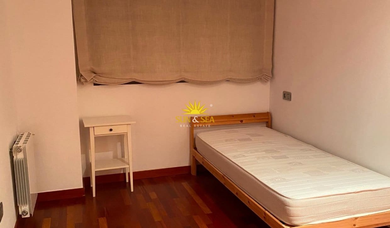 3 bedroom Apartment for rent in Elche / Elx with pool - € 1,400 (Ref: 9958291)