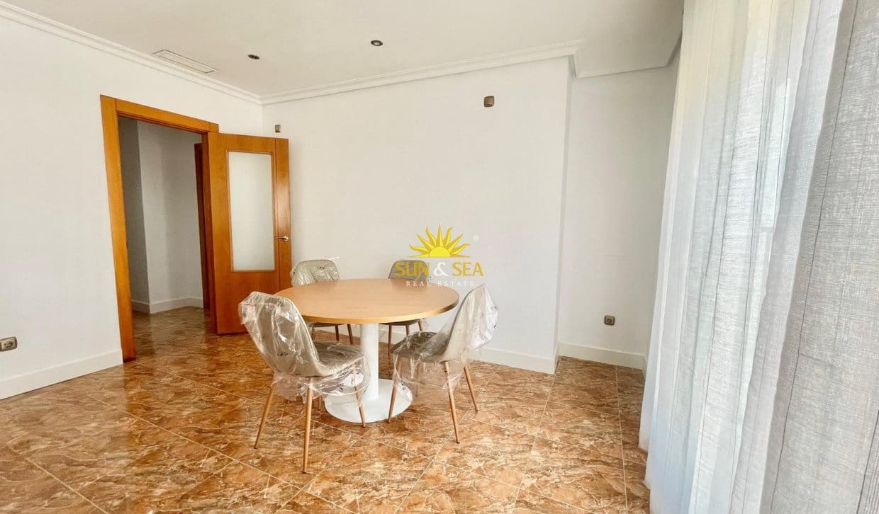 3 bedroom Apartment for rent in Albatera with garage - € 750 (Ref: 9958292)