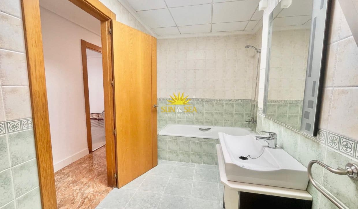 3 bedroom Apartment for rent in Albatera with garage - € 750 (Ref: 9958292)