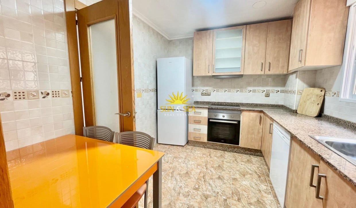 3 bedroom Apartment for rent in Albatera with garage - € 750 (Ref: 9958292)