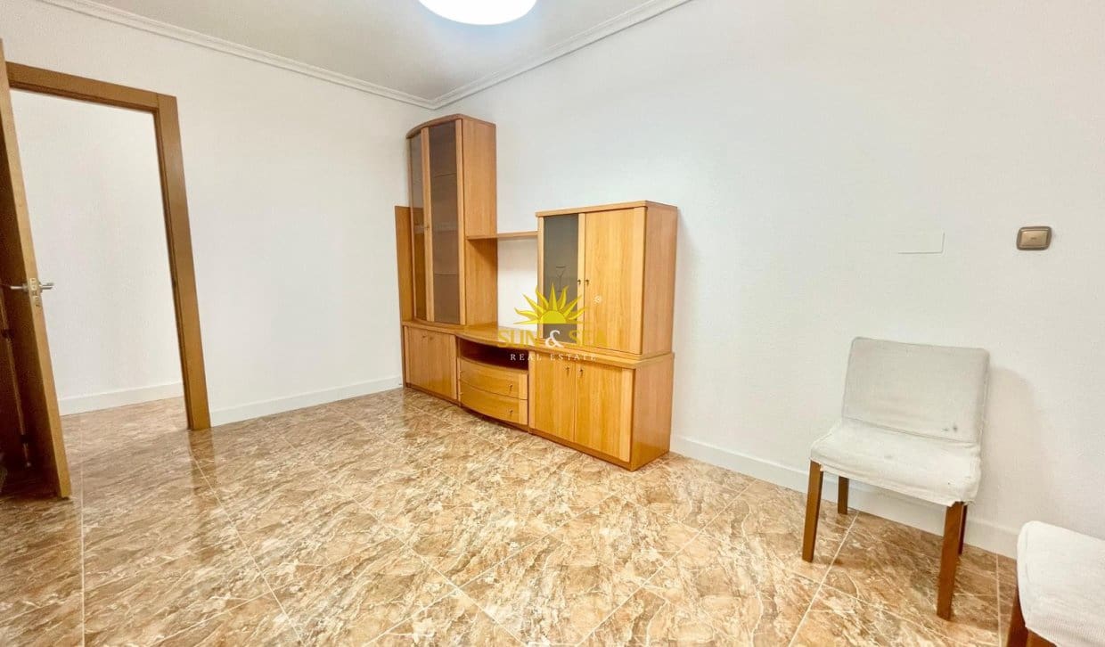 3 bedroom Apartment for rent in Albatera with garage - € 750 (Ref: 9958292)