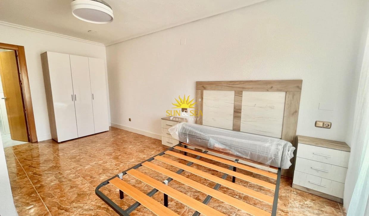 3 bedroom Apartment for rent in Albatera with garage - € 750 (Ref: 9958292)