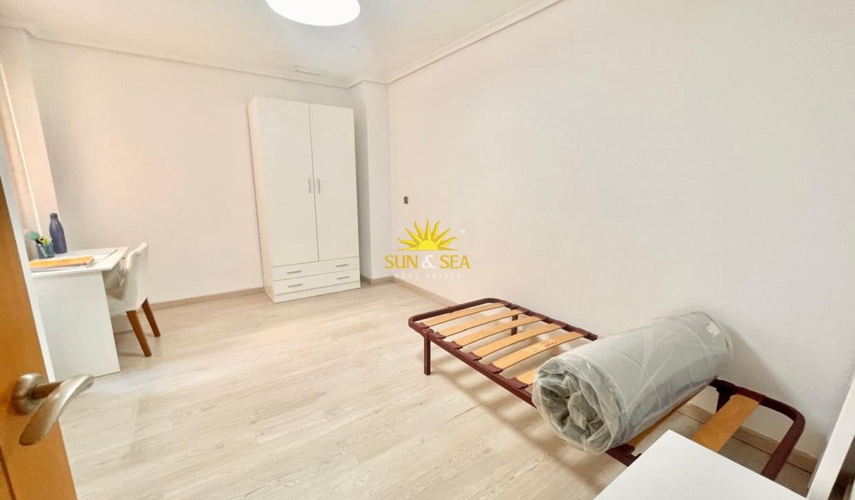 3 bedroom Apartment for rent in Albatera with garage - € 750 (Ref: 9958292)