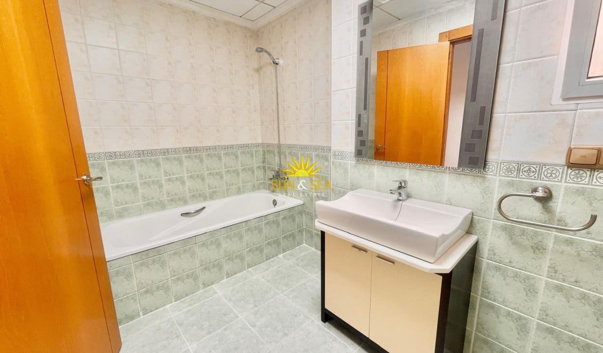 3 bedroom Apartment for rent in Albatera with garage - € 750 (Ref: 9958292)