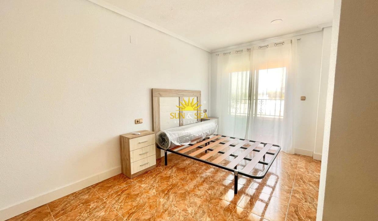 3 bedroom Apartment for rent in Albatera with garage - € 750 (Ref: 9958292)