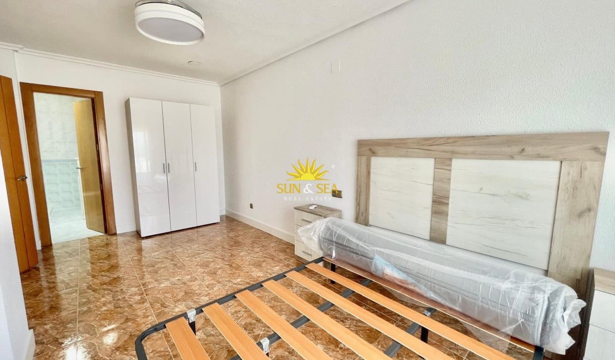 3 bedroom Apartment for rent in Albatera with garage - € 750 (Ref: 9958292)