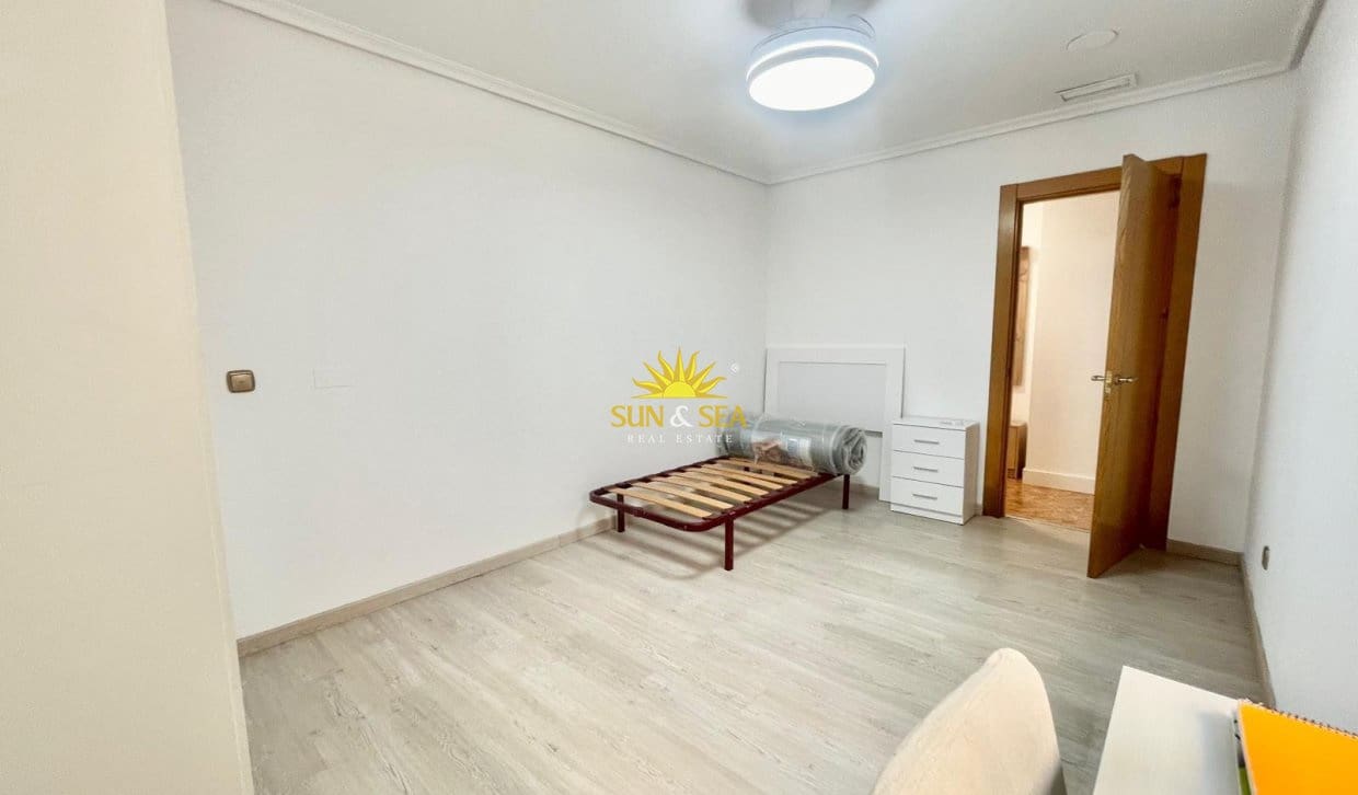 3 bedroom Apartment for rent in Albatera with garage - € 750 (Ref: 9958292)