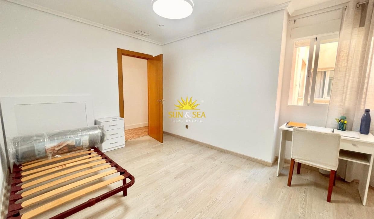 3 bedroom Apartment for rent in Albatera with garage - € 750 (Ref: 9958292)