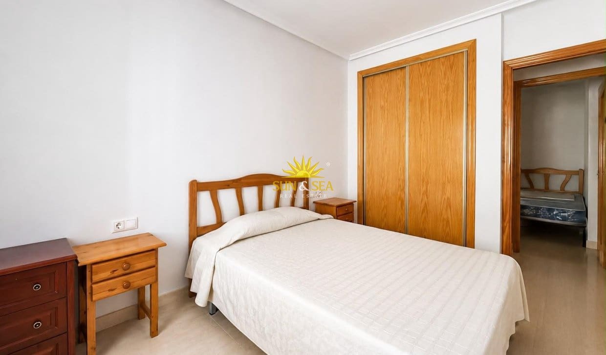 Apartamento de 2 habitaciones en Torrevieja en venta con piscina - 125.990 € (Ref: 9958422)