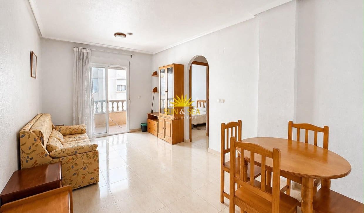 Apartamento de 2 habitaciones en Torrevieja en venta con piscina - 125.990 € (Ref: 9958422)