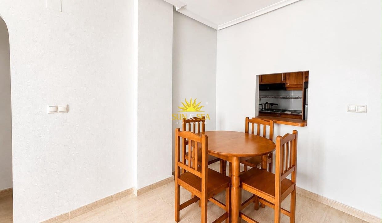 Apartamento de 2 habitaciones en Torrevieja en venta con piscina - 125.990 € (Ref: 9958422)