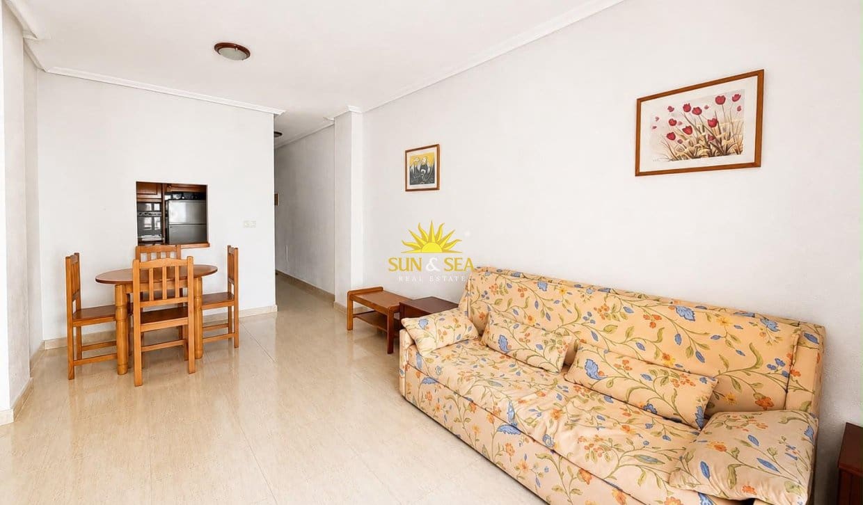 Apartamento de 2 habitaciones en Torrevieja en venta con piscina - 125.990 € (Ref: 9958422)