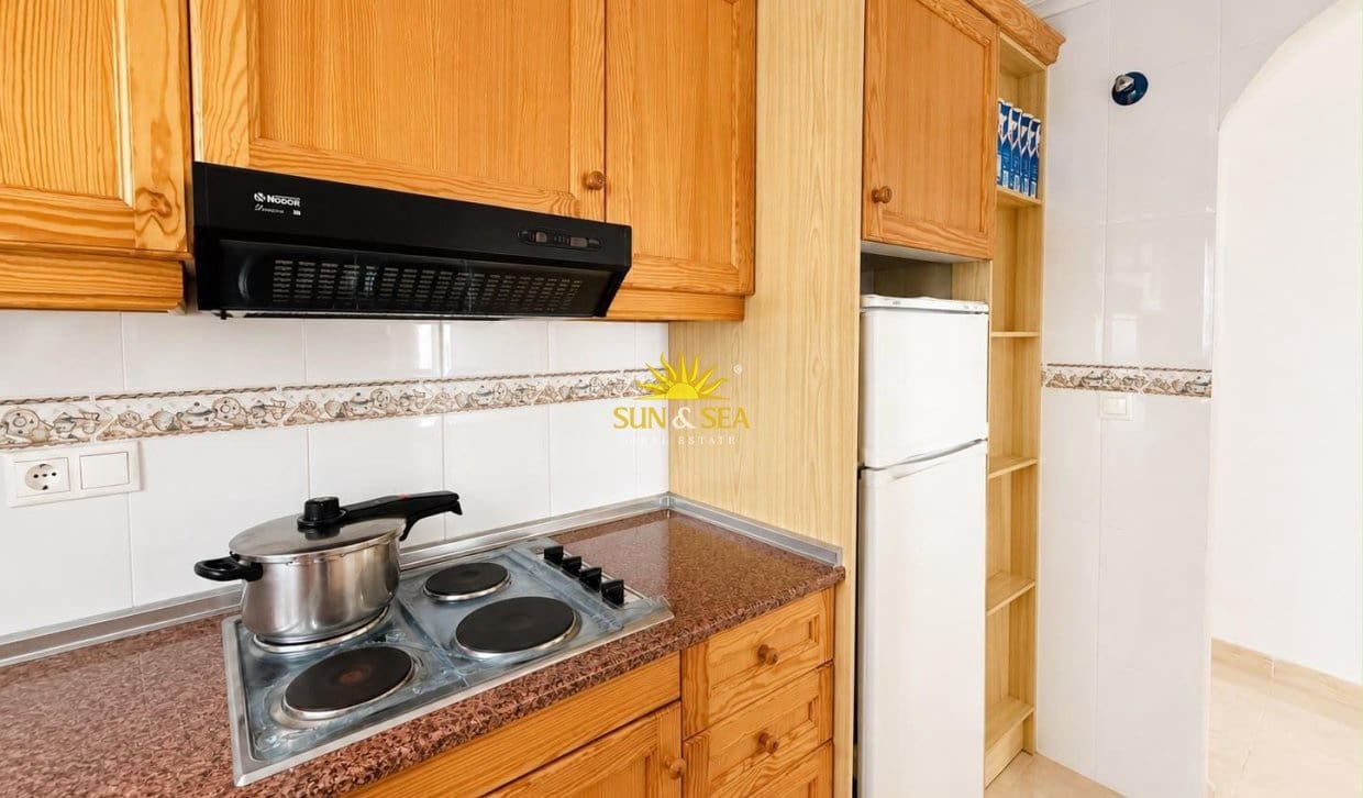 Apartamento de 2 habitaciones en Torrevieja en venta con piscina - 125.990 € (Ref: 9958422)
