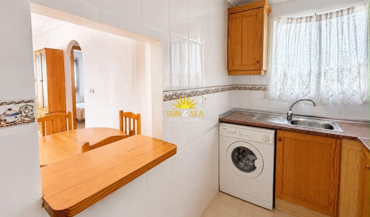 Apartamento de 2 habitaciones en Torrevieja en venta con piscina - 125.990 € (Ref: 9958422)