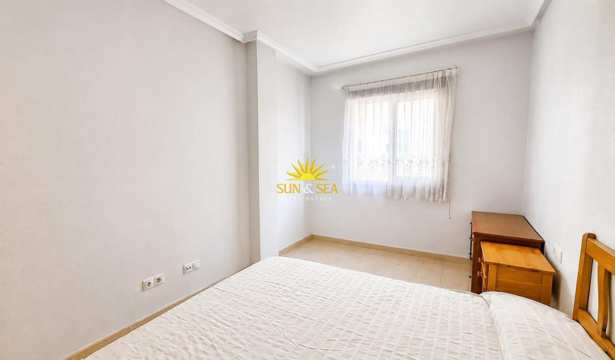 Apartamento de 2 habitaciones en Torrevieja en venta con piscina - 125.990 € (Ref: 9958422)