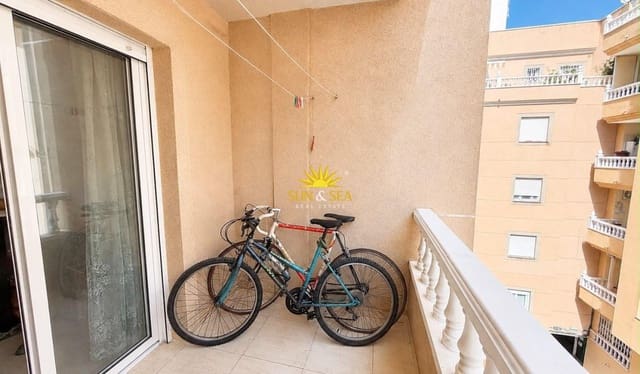 Apartamento de 2 habitaciones en Torrevieja en venta con piscina - 125.990 € (Ref: 9958422)