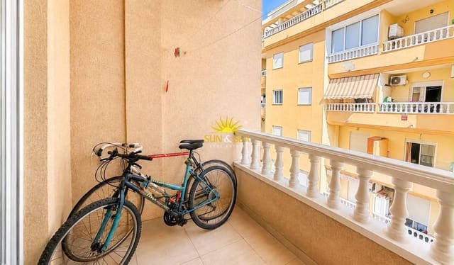 Apartamento de 2 habitaciones en Torrevieja en venta con piscina - 125.990 € (Ref: 9958422)