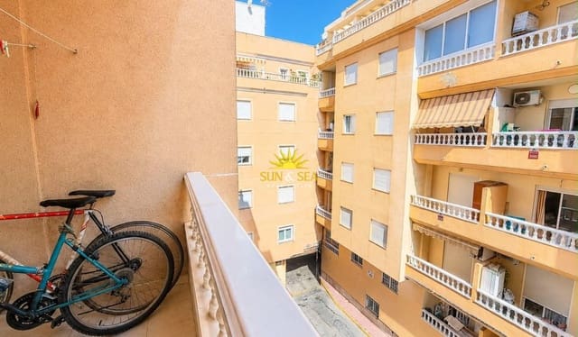 Apartamento de 2 habitaciones en Torrevieja en venta con piscina - 125.990 € (Ref: 9958422)