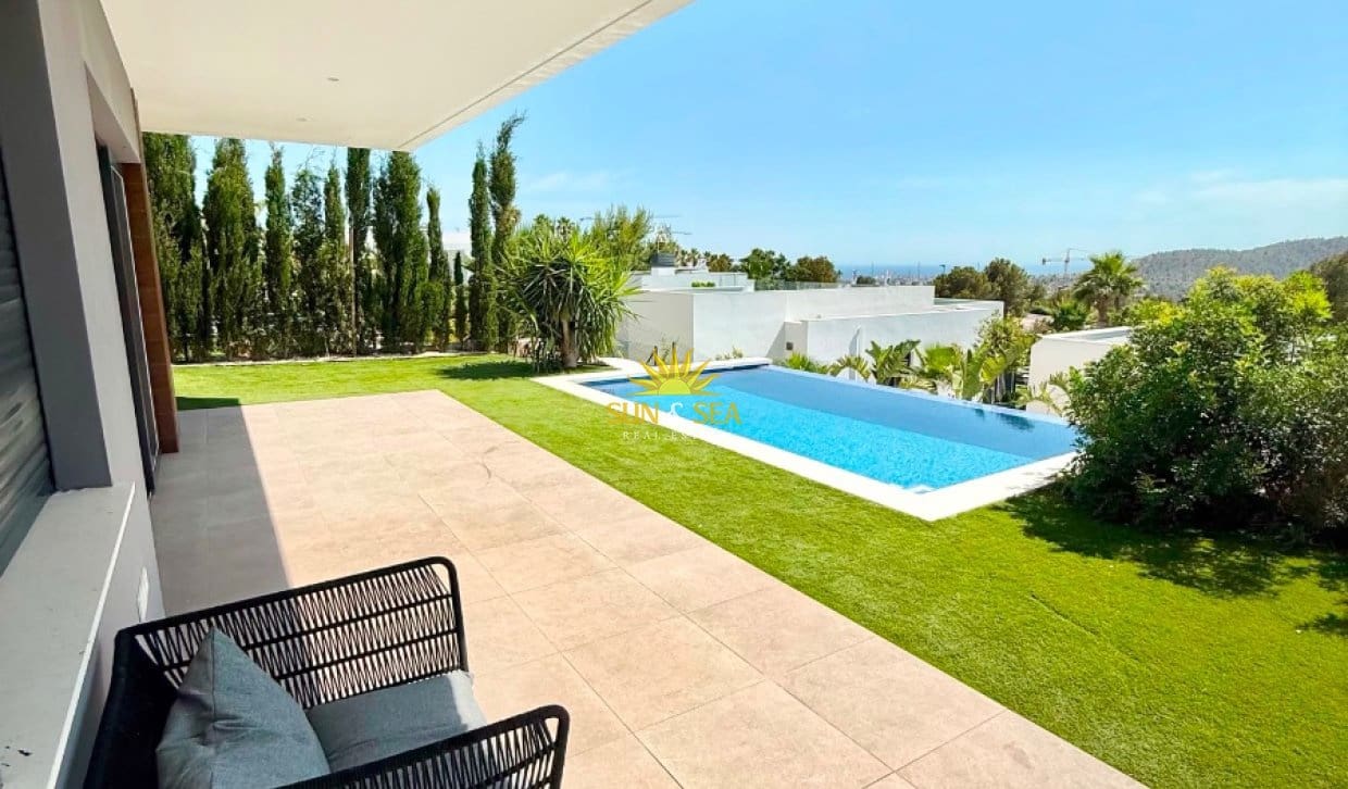 6 bedroom Villa for rent in Finestrat with pool garage - € 6,500 (Ref: 9958423)