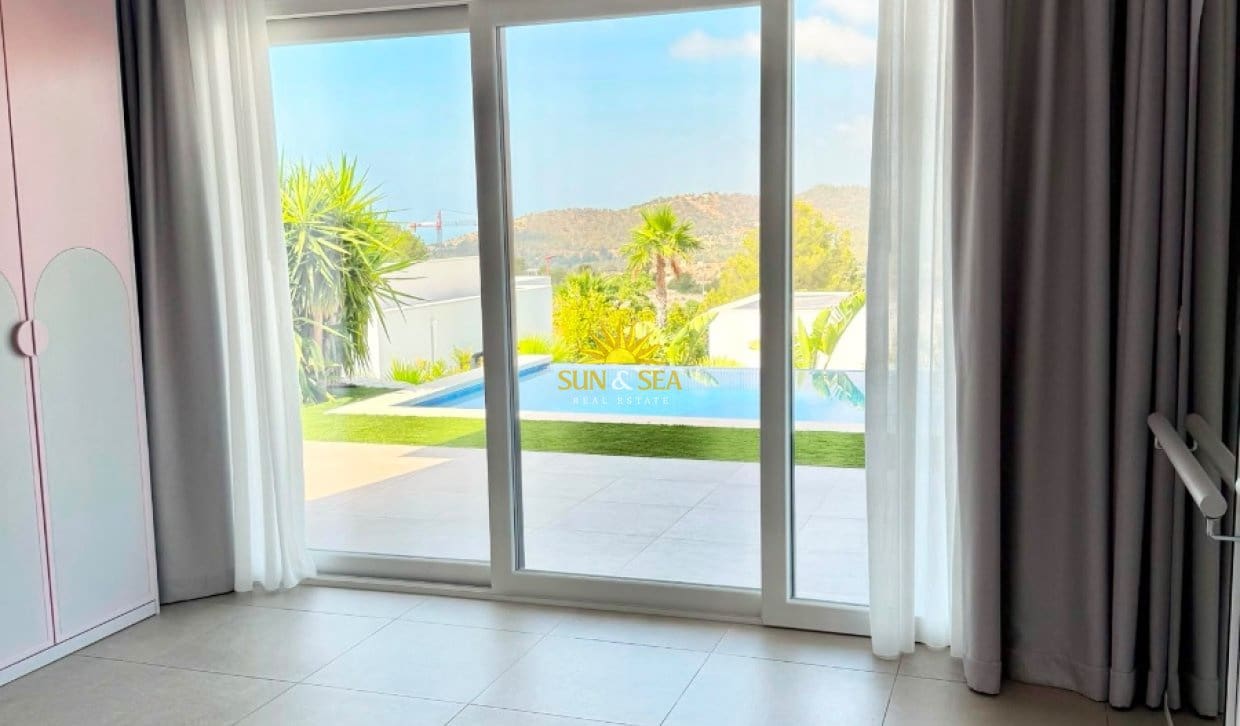 6 bedroom Villa for rent in Finestrat with pool garage - € 6,500 (Ref: 9958423)