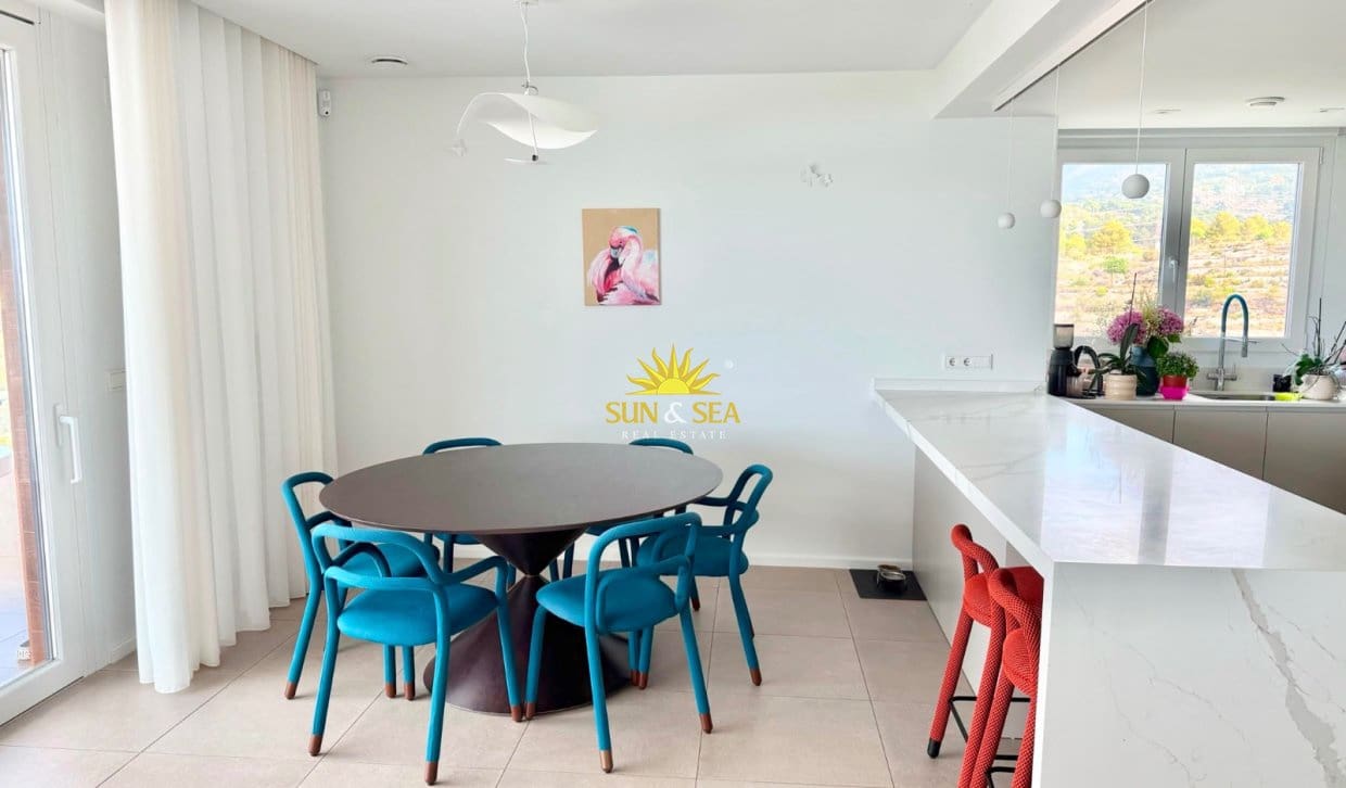 6 bedroom Villa for rent in Finestrat with pool garage - € 6,500 (Ref: 9958423)