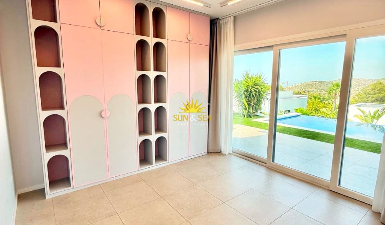 6 bedroom Villa for rent in Finestrat with pool garage - € 6,500 (Ref: 9958423)