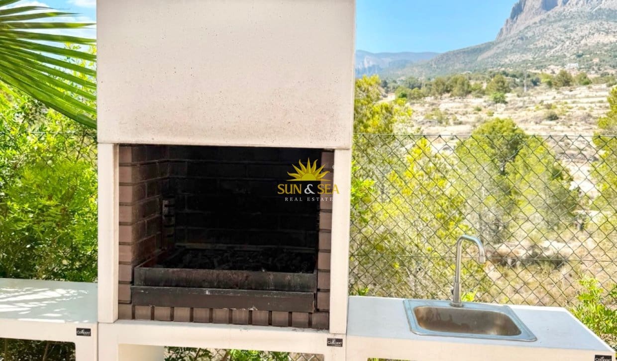 6 bedroom Villa for rent in Finestrat with pool garage - € 6,500 (Ref: 9958423)