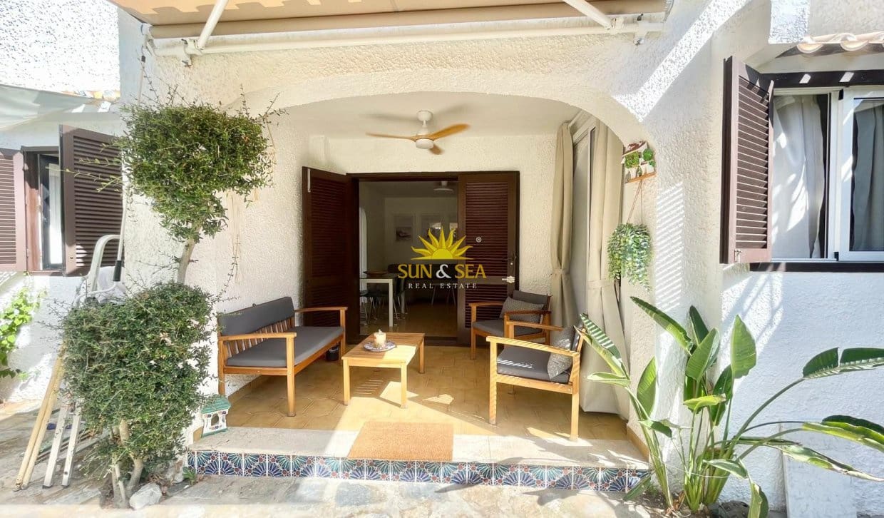 Maison de Ville de 1 chambre à louer à Cabo Roig avec piscine garage - 1 600 € (Ref: 9958838)