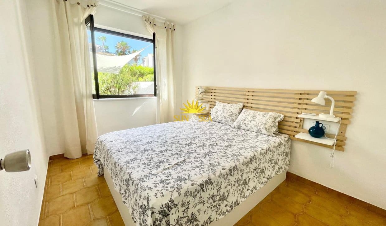 Maison de Ville de 1 chambre à louer à Cabo Roig avec piscine garage - 1 600 € (Ref: 9958838)
