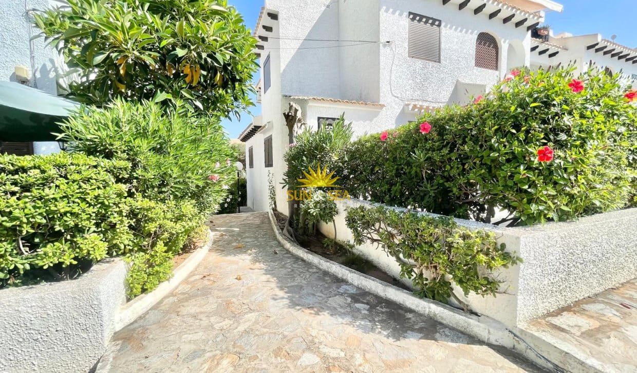 Maison de Ville de 1 chambre à louer à Cabo Roig avec piscine garage - 1 600 € (Ref: 9958838)