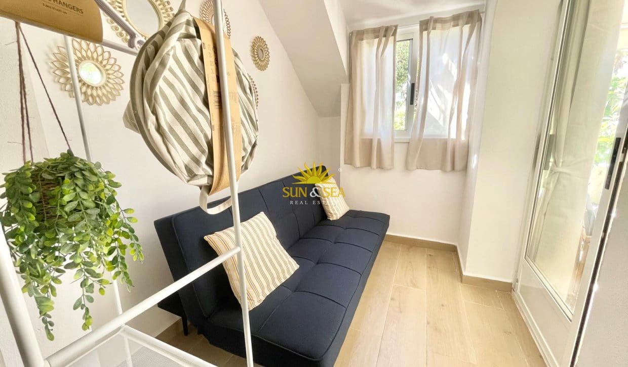 Maison de Ville de 1 chambre à louer à Cabo Roig avec piscine garage - 1 600 € (Ref: 9958838)