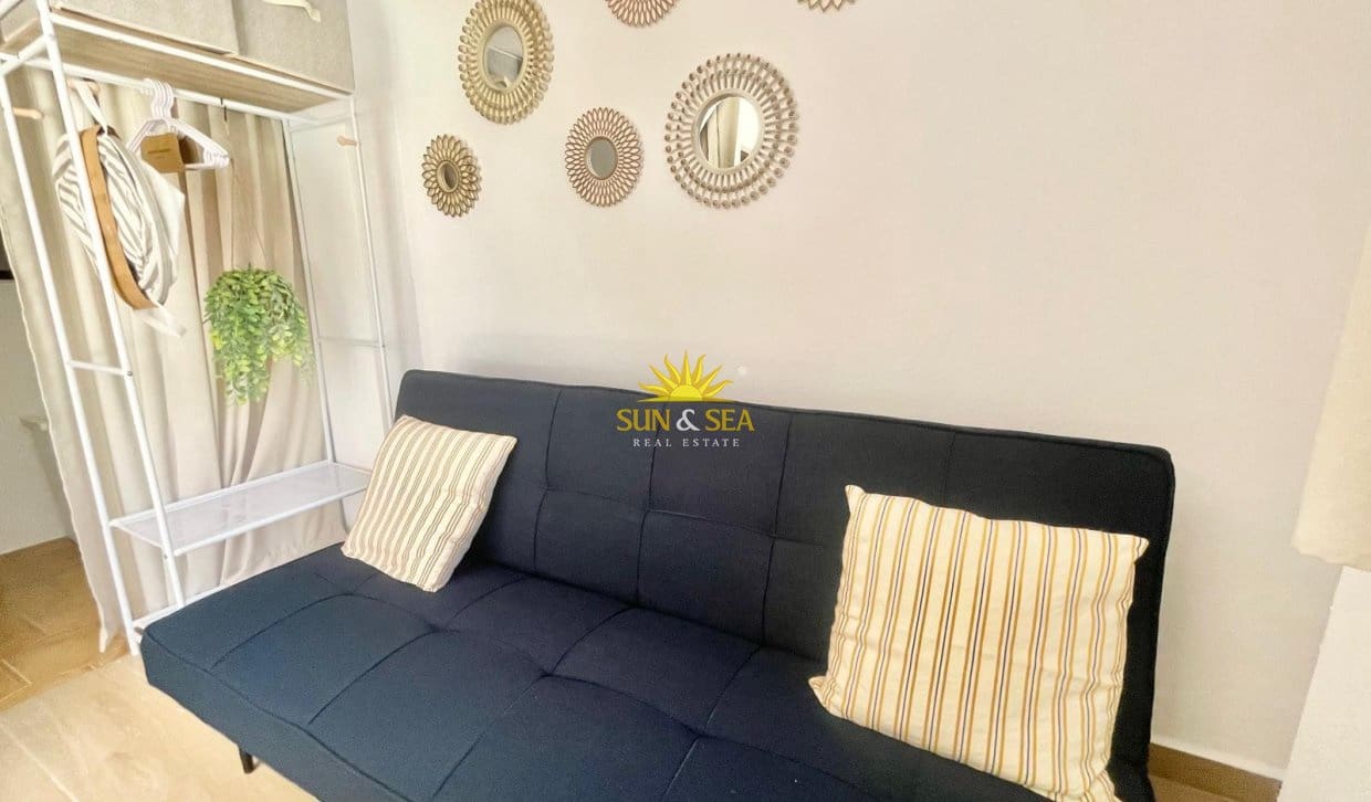 Maison de Ville de 1 chambre à louer à Cabo Roig avec piscine garage - 1 600 € (Ref: 9958838)