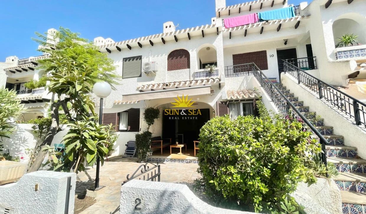 Maison de Ville de 1 chambre à louer à Cabo Roig avec piscine garage - 1 600 € (Ref: 9958838)