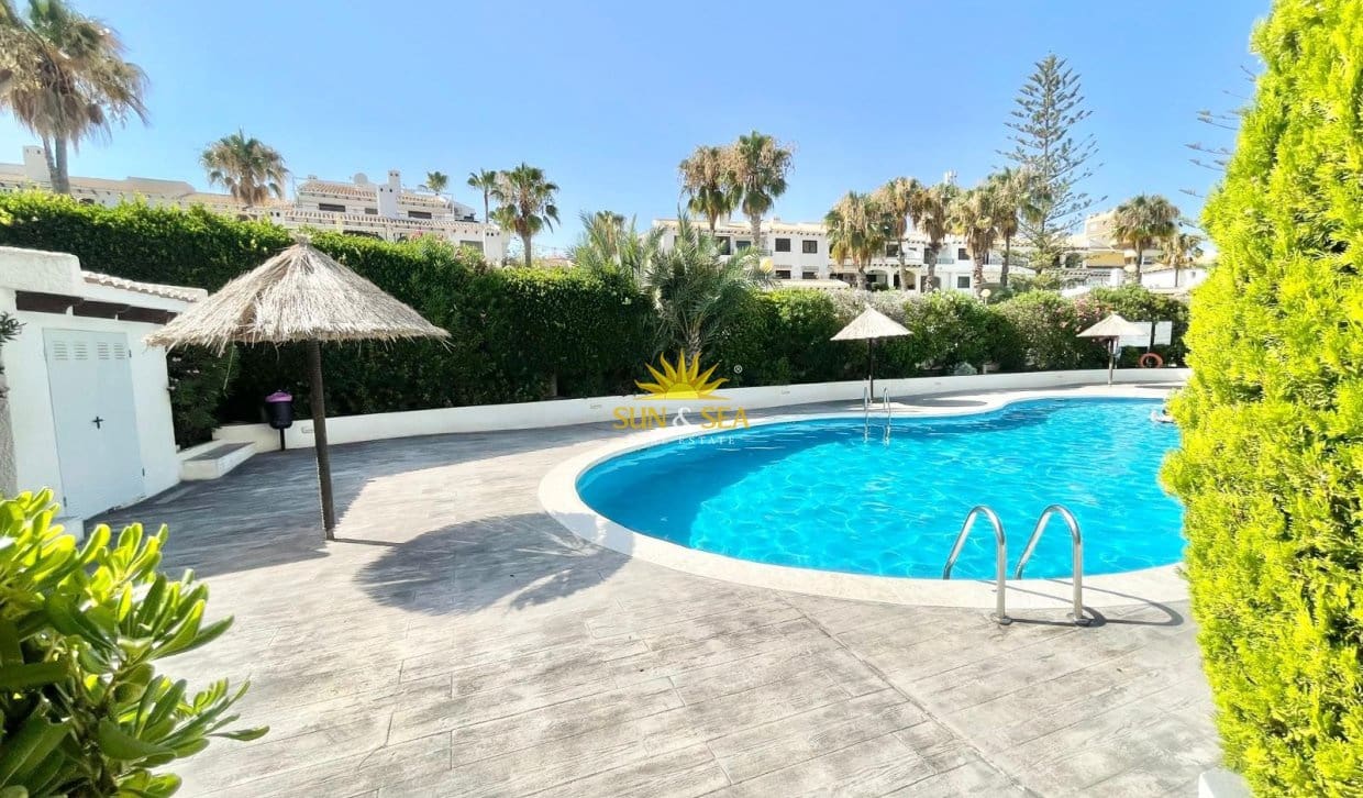 Maison de Ville de 1 chambre à louer à Cabo Roig avec piscine garage - 1 600 € (Ref: 9958838)