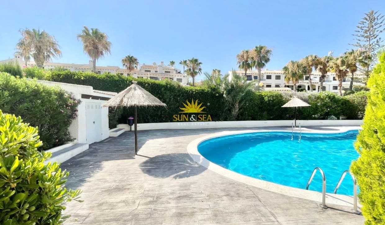 Maison de Ville de 1 chambre à louer à Cabo Roig avec piscine garage - 1 600 € (Ref: 9958838)