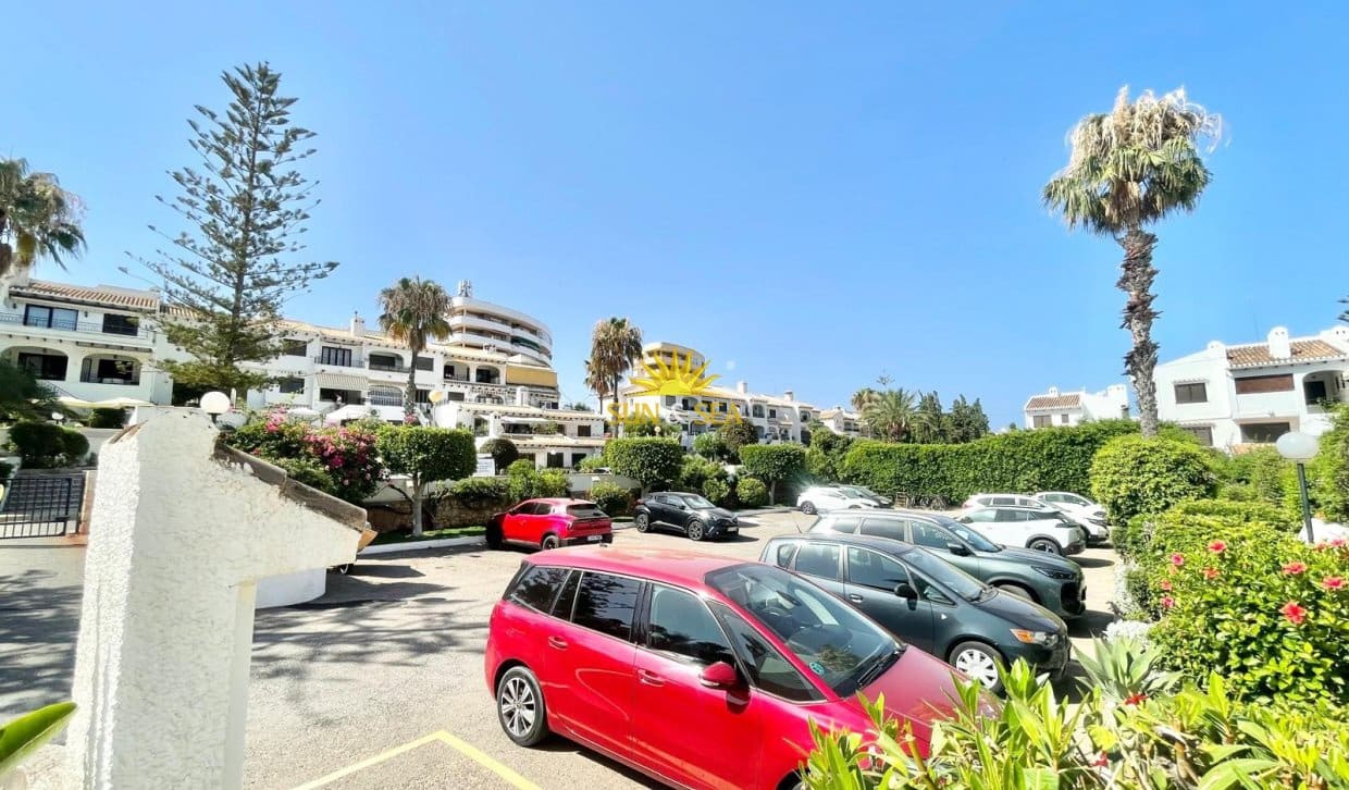Maison de Ville de 1 chambre à louer à Cabo Roig avec piscine garage - 1 600 € (Ref: 9958838)