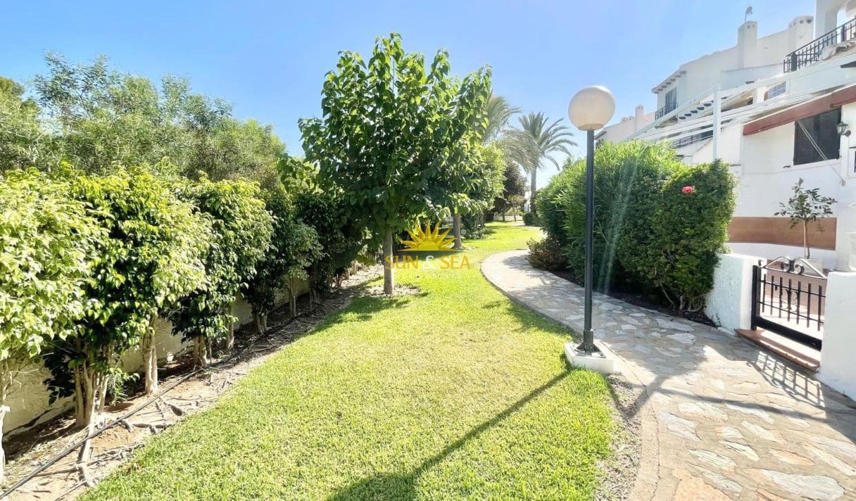 Maison de Ville de 1 chambre à louer à Cabo Roig avec piscine garage - 1 600 € (Ref: 9958838)
