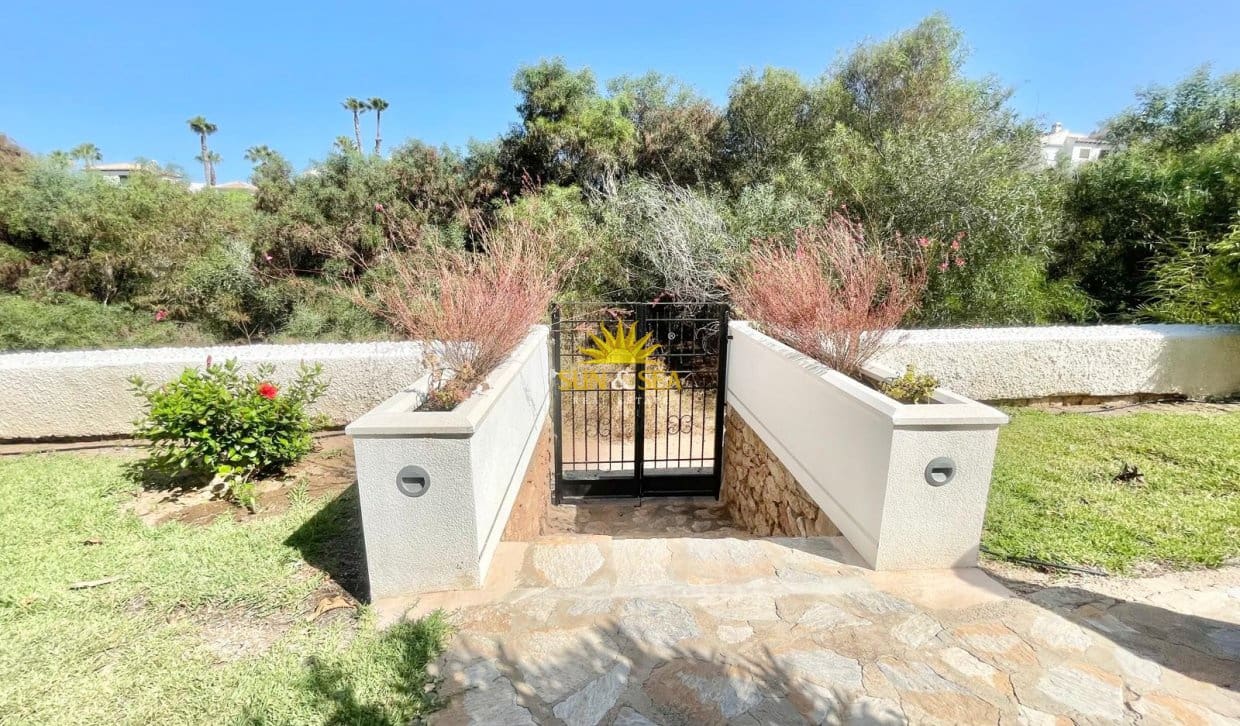 Maison de Ville de 1 chambre à louer à Cabo Roig avec piscine garage - 1 600 € (Ref: 9958838)